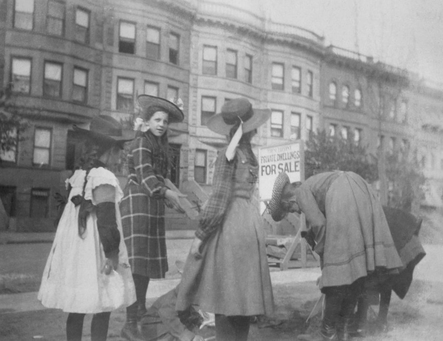 Children on 162nd Street. 1901 - re-print 2021: Courtesy of the descendants of the Ettlinger Family